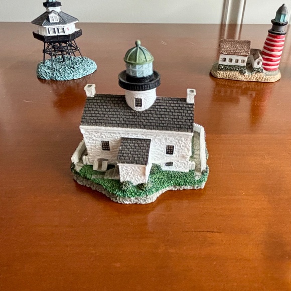 Set of 5 Mini Lighthouses - Picture 5 of 9
